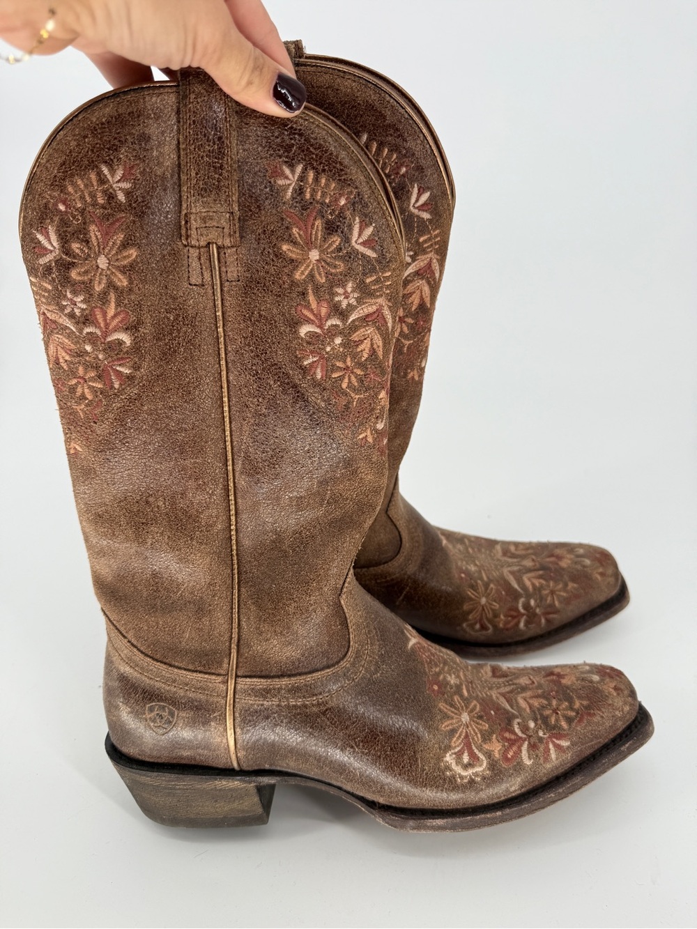 Ariat Floral Embroidered Western Boots Size 8